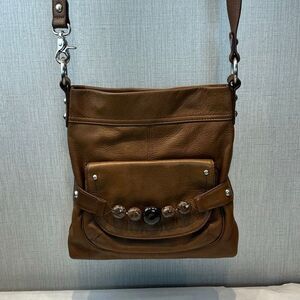 B Makowsky Leather Crossbody Bag Purse Chocolate Brown “Stone” Bead Front Pocket